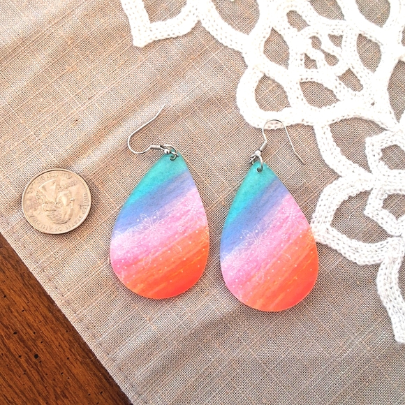 💥SALE💥NEW Rainbow Color Dangle Earrings - Picture 2 of 4